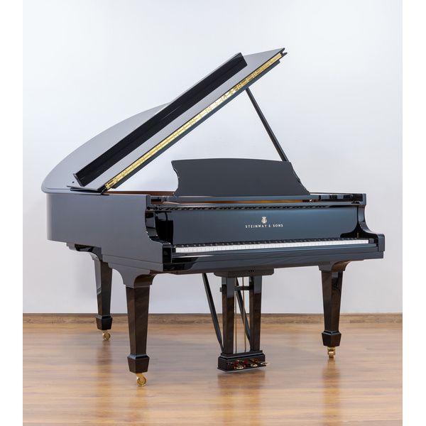 Steinway & Sons O-180 used