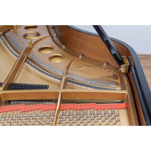 Steinway & Sons O-180 used