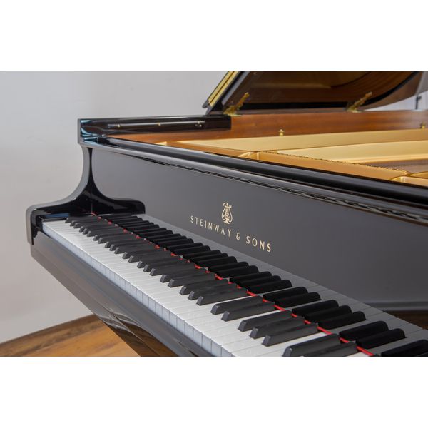 Steinway & Sons O-180 used