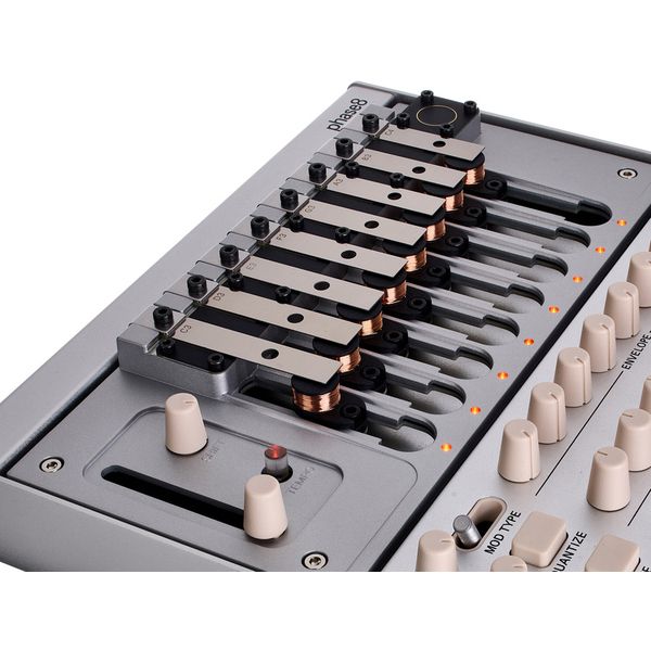 Korg Phase8