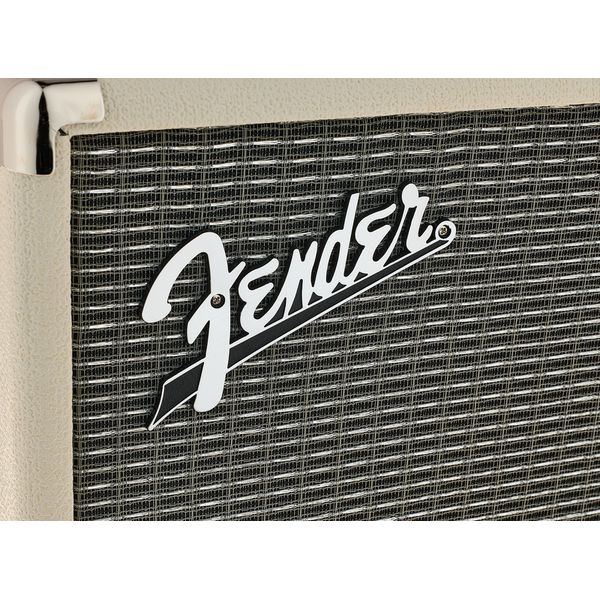 Fender Rumble 40 V3 Ivory