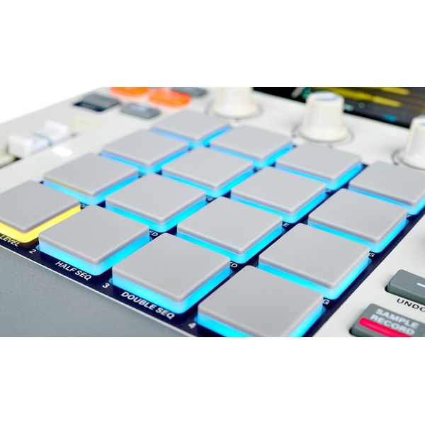 AKAI Professional MPC Sample