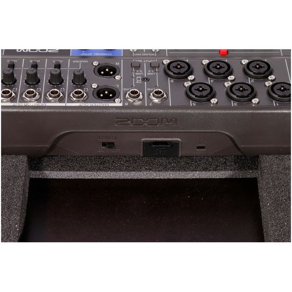 Zoom LiveTrak L-8 Case Bundle