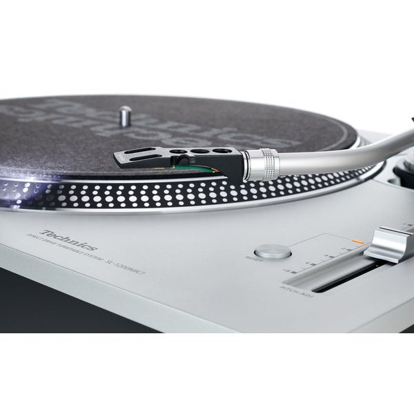 Technics SL-1200MK7 Case Bundle