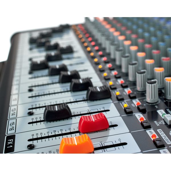 Behringer PMP 6000 Case Bundle