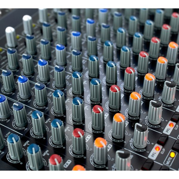 Behringer PMP 6000 Case Bundle