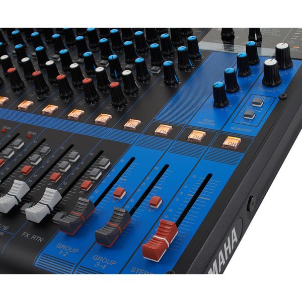 Yamaha MG16XU Case Bundle