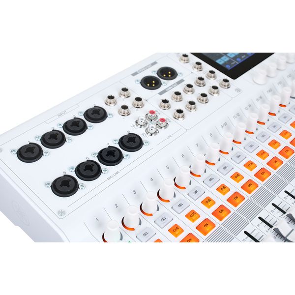 Yamaha MGX16V WH Case Bundle