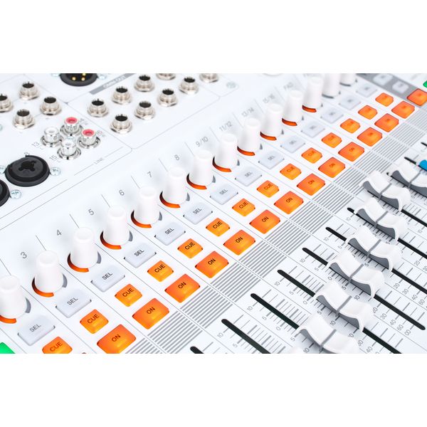 Yamaha MGX16V WH Case Bundle