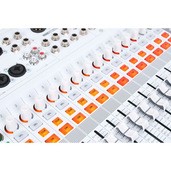 Yamaha MGX16 WH Case Bundle