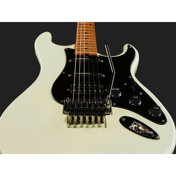 Kramer Guitars Pacer Deluxe Classic White