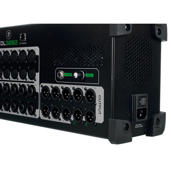 Mackie DL32SE Router Bundle