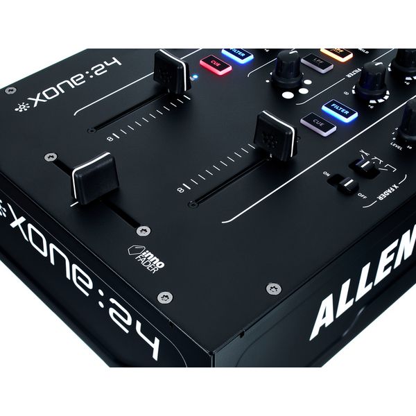 Allen & Heath Xone 24 LP140 BK Mix Bundle