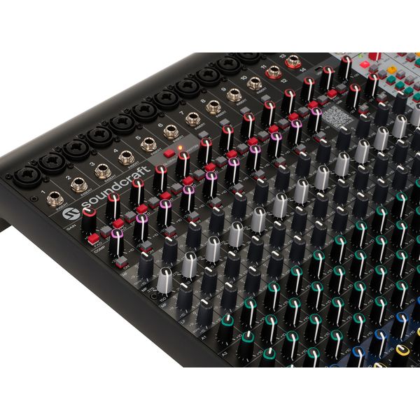 Soundcraft Signature Plus 16