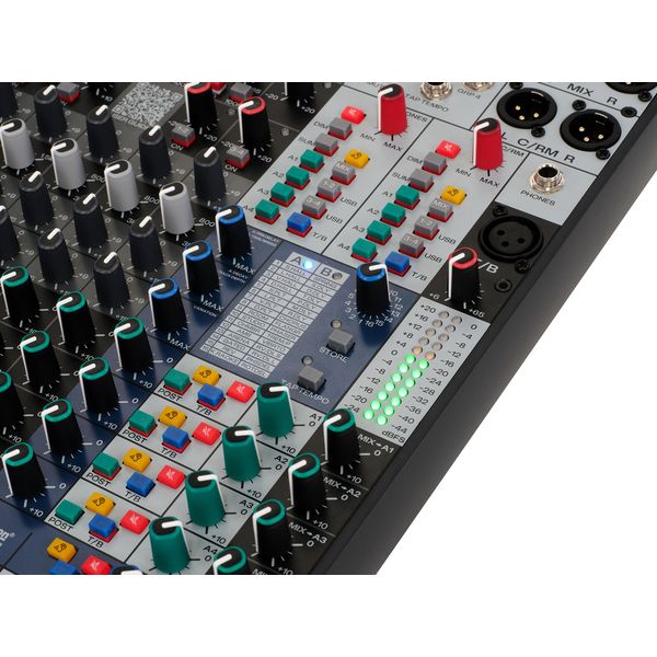 Soundcraft Signature Plus 16