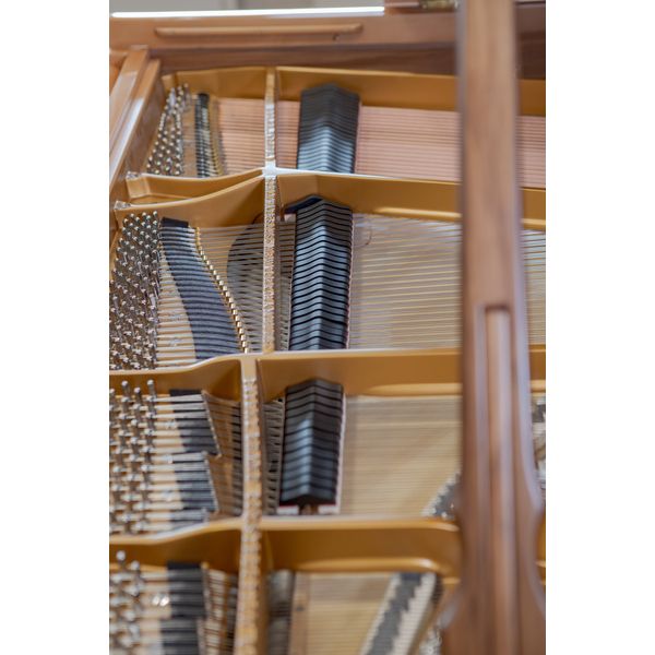 Steinway & Sons O-180 Amberwood