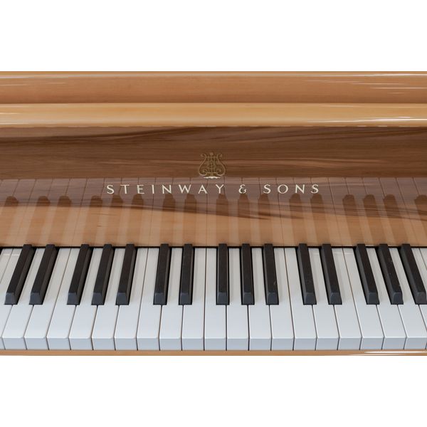 Steinway & Sons O-180 Amberwood