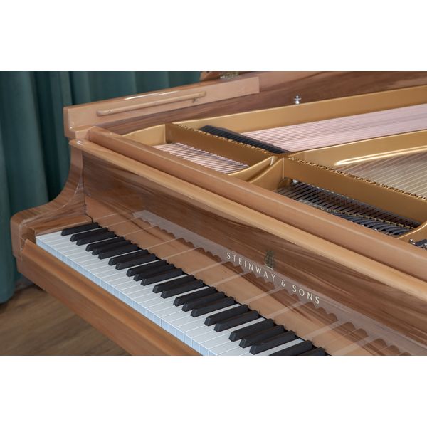 Steinway & Sons O-180 Amberwood