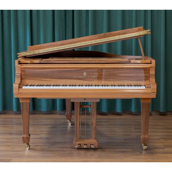 Steinway & Sons O-180 Amberwood
