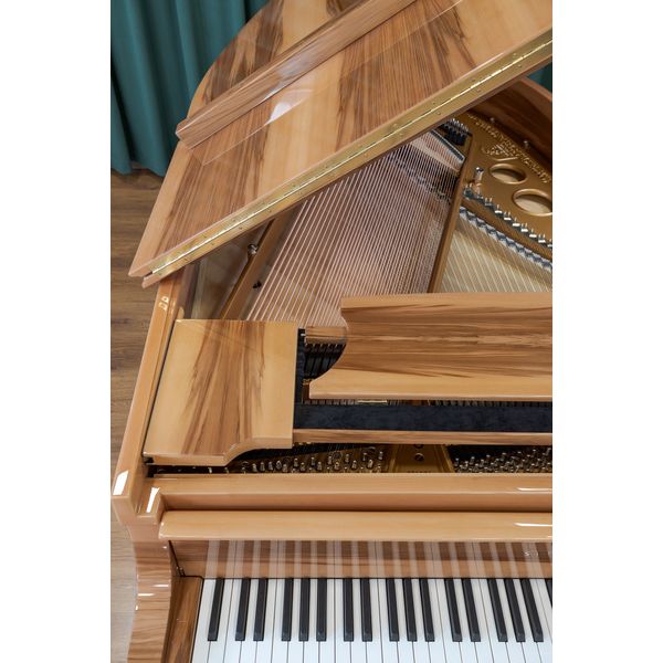 Steinway & Sons O-180 Amberwood