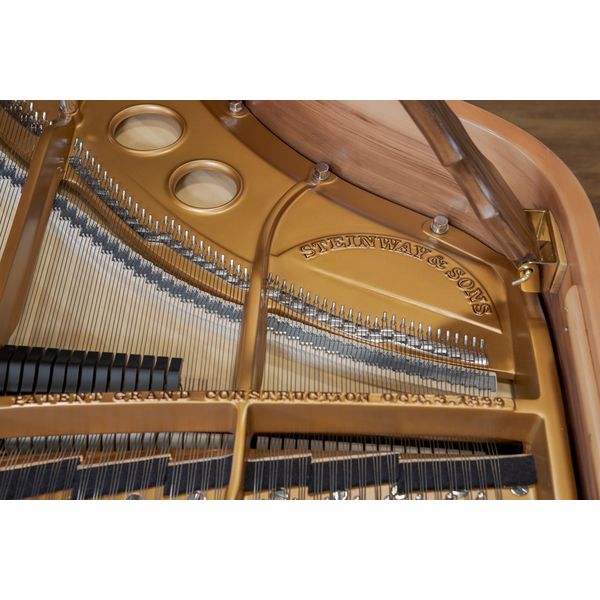 Steinway & Sons O-180 Amberwood