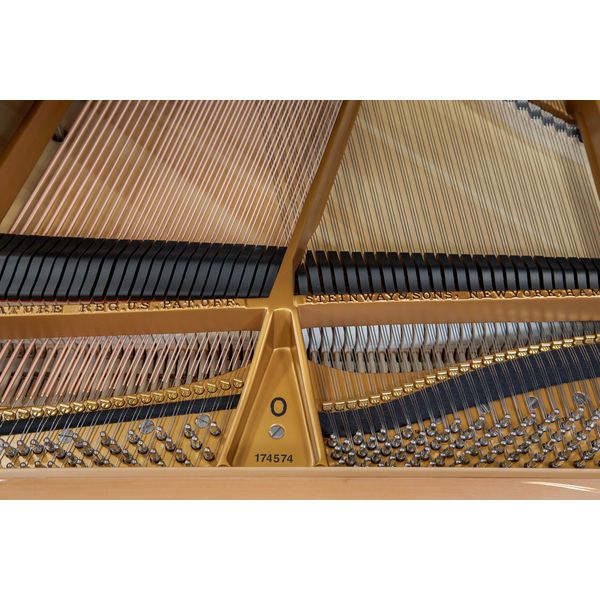 Steinway & Sons O-180 Amberwood