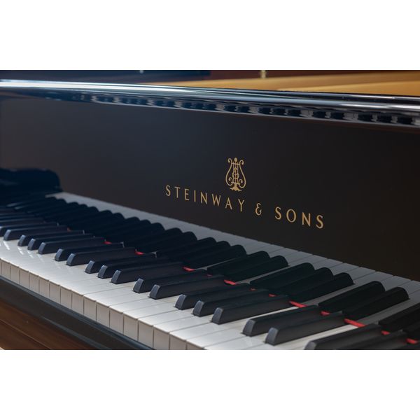Steinway & Sons O-180