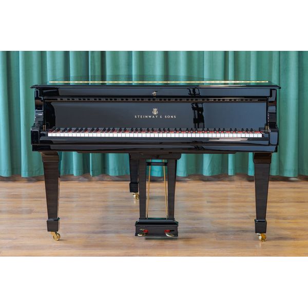 Steinway & Sons O-180