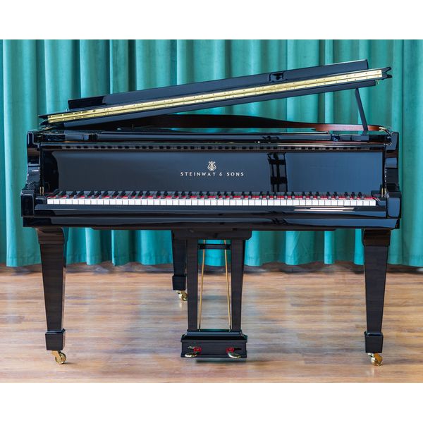 Steinway & Sons O-180