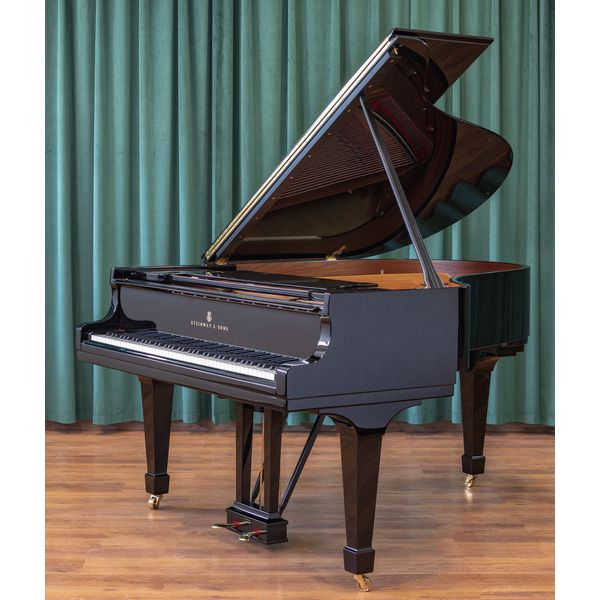 Steinway & Sons O-180