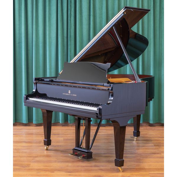 Steinway & Sons O-180