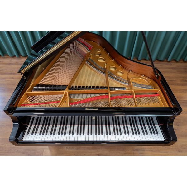 Steinway & Sons O-180