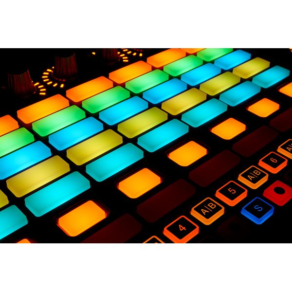 AKAI Professional APC 40 Mk2 Thon Case Bundle