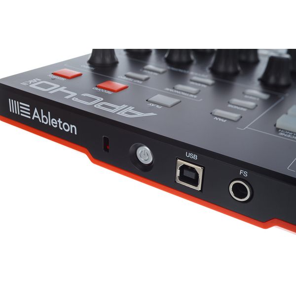 AKAI Professional APC 40 Mk2 Thon Case Bundle