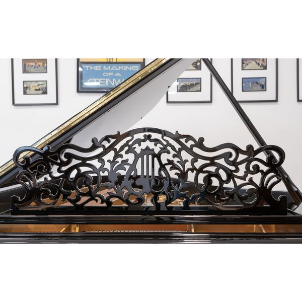 Steinway & Sons O-180 used