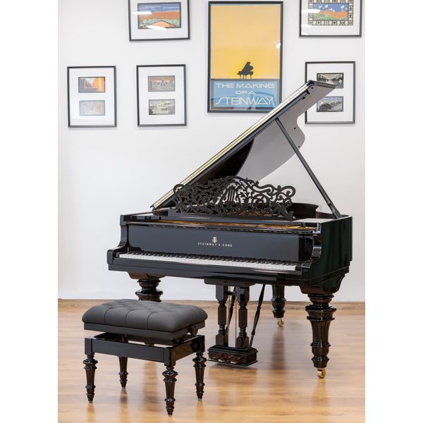 Steinway & Sons O-180 used