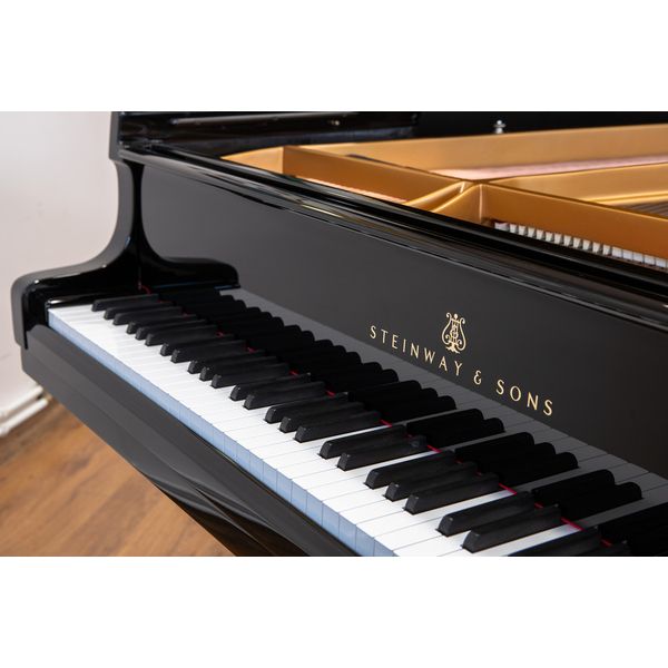 Steinway & Sons O-180 used