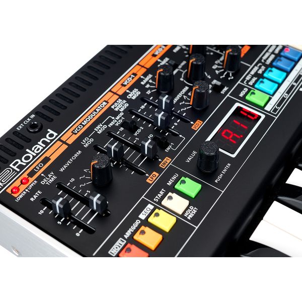 Roland Jupiter-08