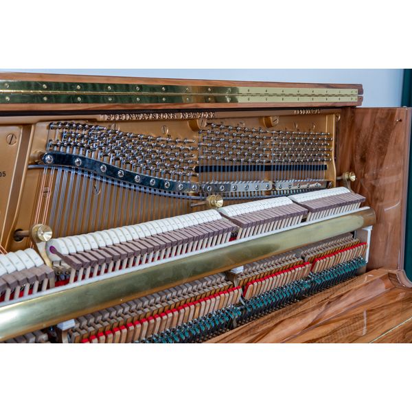 Steinway & Sons V-125 Amberwood