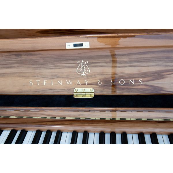 Steinway & Sons V-125 Amberwood