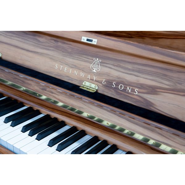 Steinway & Sons V-125 Amberwood