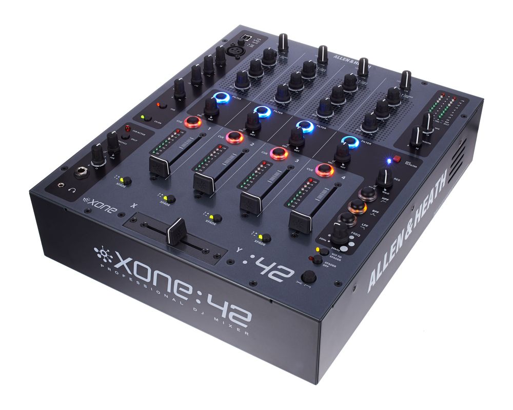 Equalizer im DJBereich Musikhaus Thomann