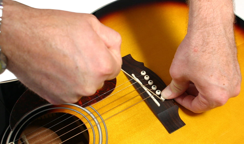 Saiten Aufziehen Akustikgitarre Musikhaus Thomann