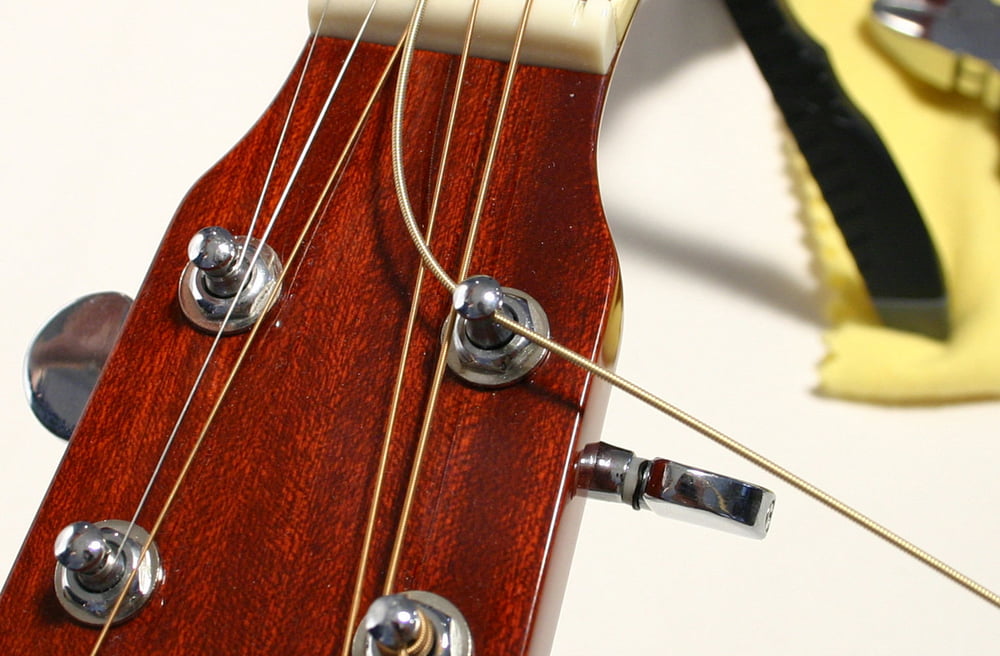 Changing Strings Acoustic Guitar Thomann United States