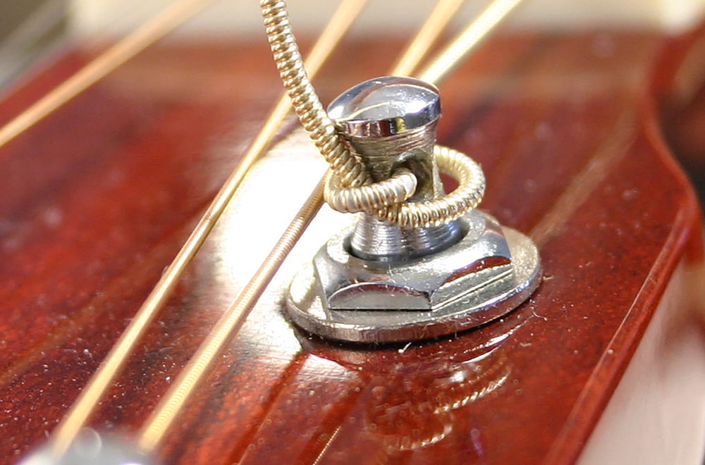 Changing Strings Acoustic Guitar Thomann UK