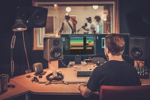 Studioarbeit mit Desktop Computer