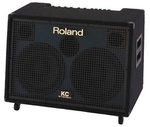 Einige Modelle arbeiten stereofon, so wie dieser Roland KC-880 mit 2x 160W.
