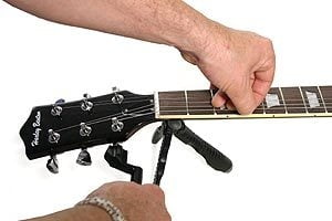 Changing Strings: E- Guitar/Bass – Thomann UK