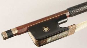 Octagonal pernambuco stick with engraved, gold-mounted tortoise-shell frog