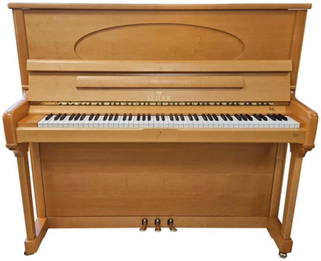 Seiler Piano 132 Used Maple
